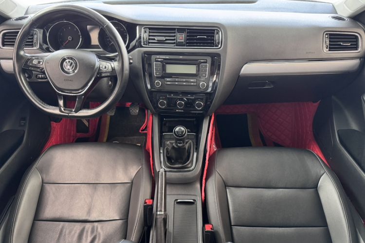 Used Volkswagen Sagitar 2015 1.6L Manual Comfort Model Interior 3