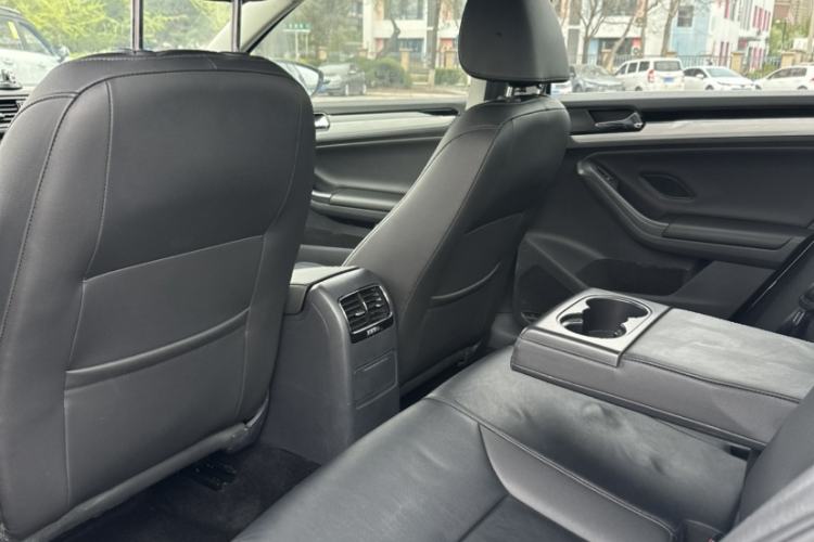 Used Volkswagen Sagitar 2015 230TSI Automatic Comfort Version Interior 3
