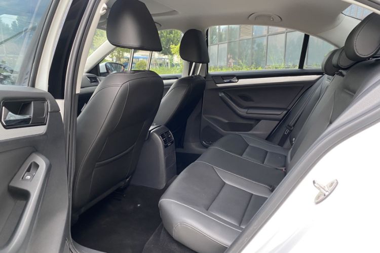 Used Volkswagen Sagitar 2015 1.6L Manual Comfort Model Interior 3