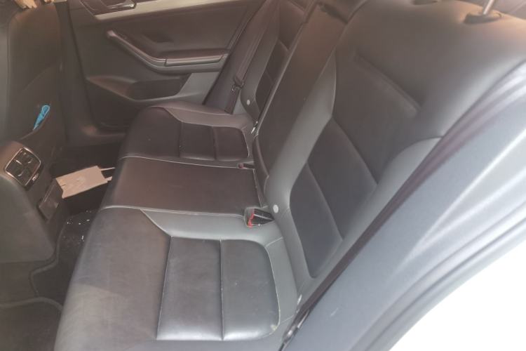 Used Volkswagen Sagitar 2015 230TSI Automatic Comfort Version Interior 4