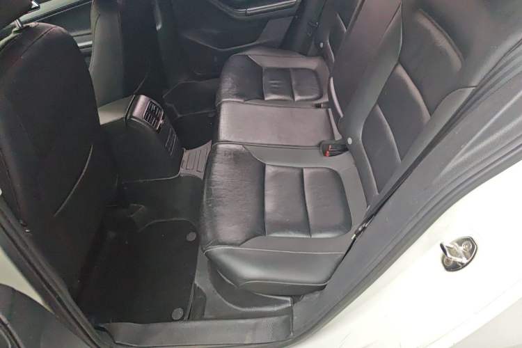 Used Volkswagen Sagitar 2015 1.6L Automatic Comfort Model Interior 4