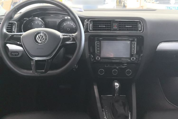 Used Volkswagen Sagitar 2015 230TSI Automatic Comfort Version Interior 4