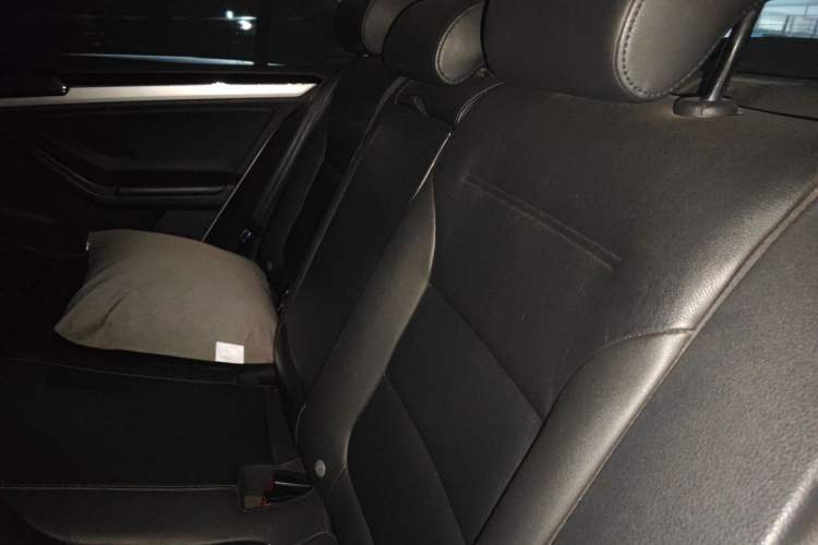 Used Volkswagen Sagitar 2015 230TSI Automatic Comfort Version Interior 4