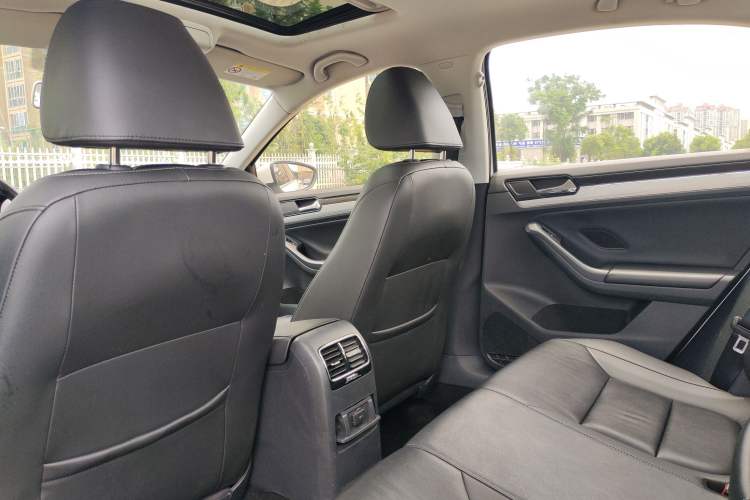 Used Volkswagen Sagitar 2015 1.6L Automatic Comfort Model Interior 6