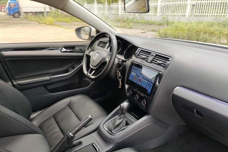 Used Volkswagen Sagitar 2015 1.6L Automatic Comfort Model Interior 7
