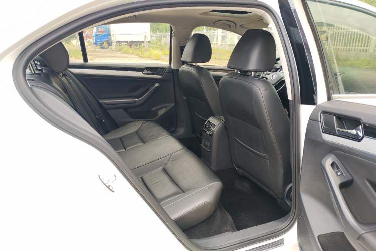 Used Volkswagen Sagitar 2015 1.6L Automatic Comfort Model Interior 8