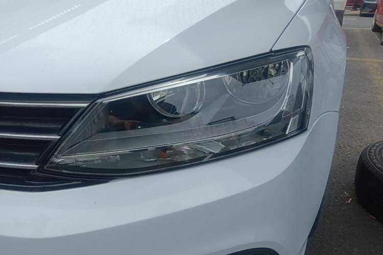 Used Volkswagen Sagitar 2015 1.6L Automatic Comfort Model Left Front Headlight