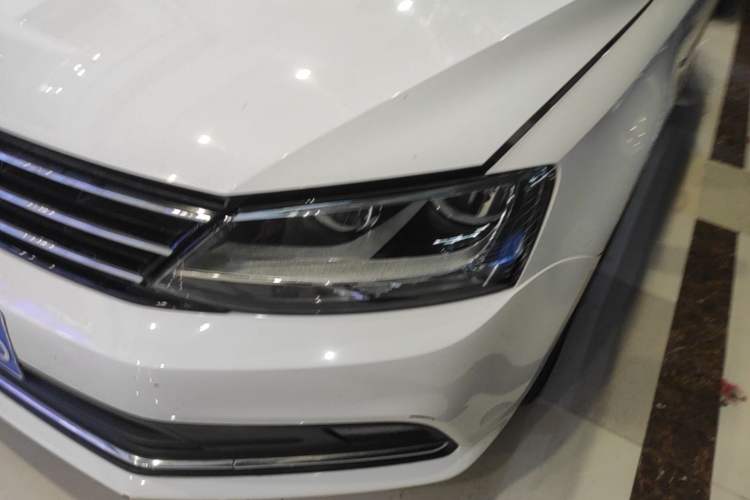 Used Volkswagen Sagitar 2015 1.6L Automatic Comfort Model Left Front Headlight