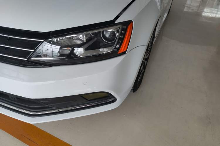 Used Volkswagen Sagitar 2015 230TSI Automatic Luxury Model Left Front Headlight