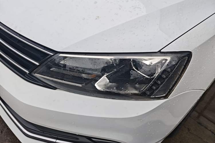 Used Volkswagen Sagitar 2015 230TSI Automatic Comfort Version Left Front Headlight