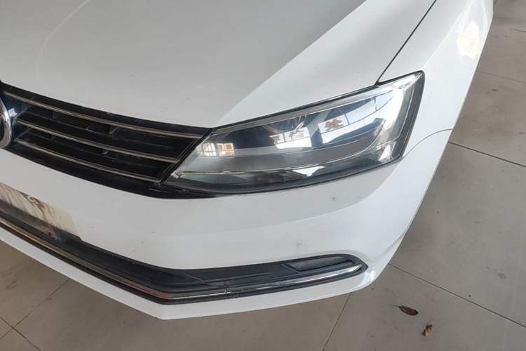 Used Volkswagen Sagitar 2015 1.6L Manual Comfort Model Left Front Headlight