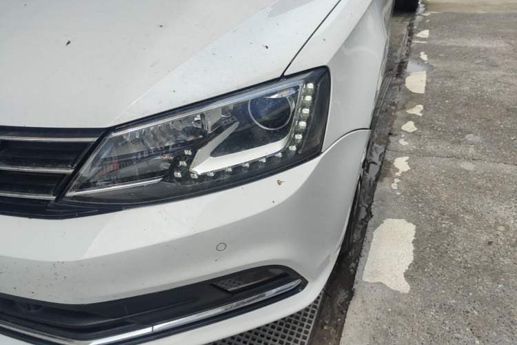 Used Volkswagen Sagitar 2015 230TSI Automatic Luxury Model Left Front Headlight
