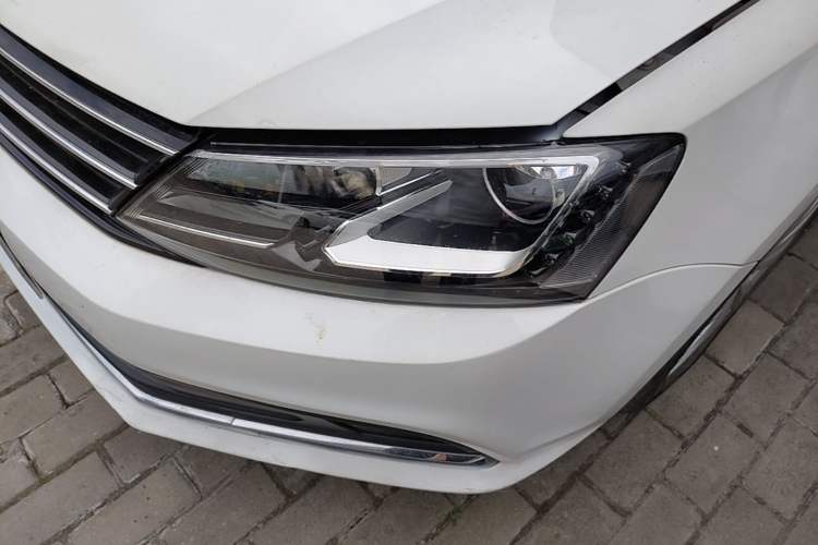 Used Volkswagen Sagitar 2015 230TSI Automatic Comfort Version Left Front Headlight