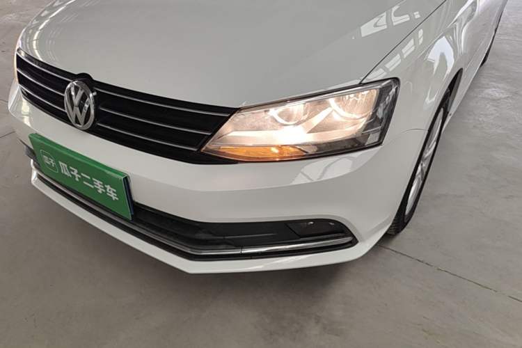 Used Volkswagen Sagitar 2015 1.6L Automatic Comfort Model Left Front Headlight