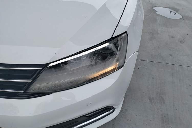 Used Volkswagen Sagitar 2015 230TSI Automatic Luxury Model Left Front Headlight