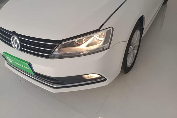 Used Volkswagen Sagitar 2015 230TSI Automatic Comfort Version Left Front Headlight