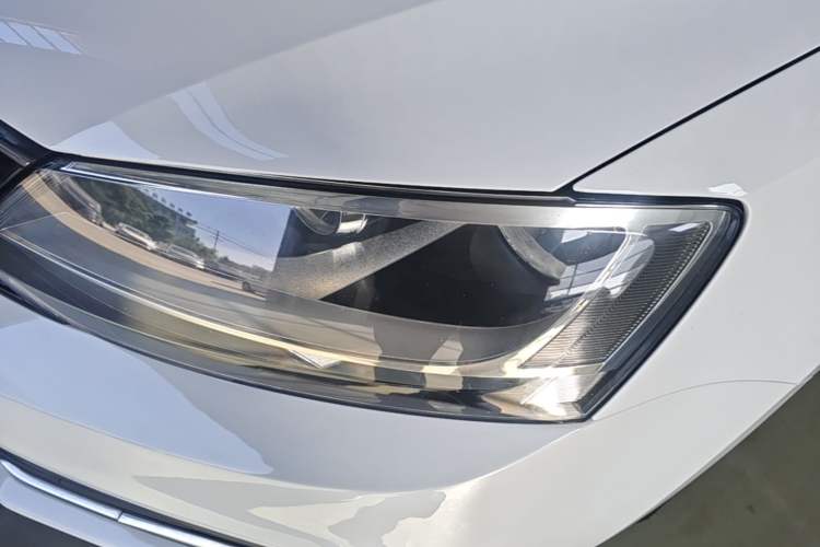 Used Volkswagen Sagitar 2015 1.6L Automatic Comfort Model Left Front Headlight