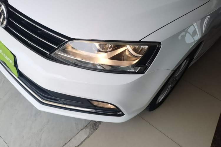 Used Volkswagen Sagitar 2015 230TSI Automatic Comfort Version Left Front Headlight