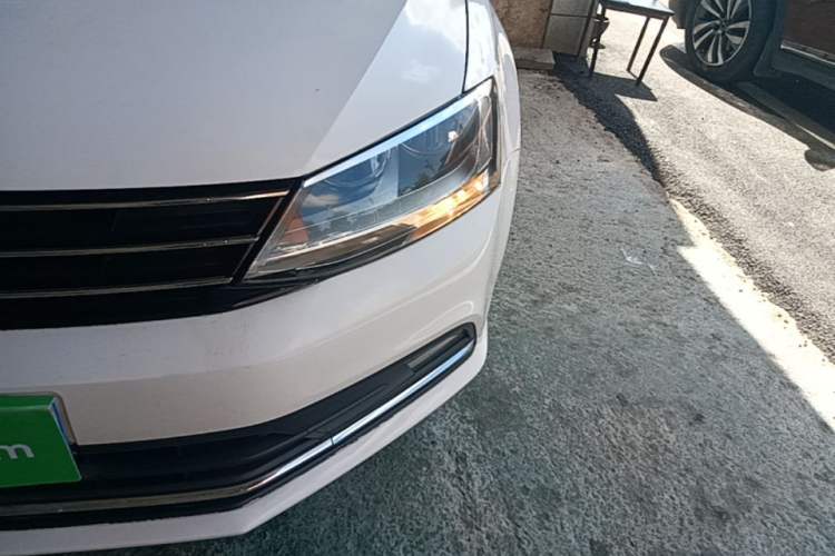 Used Volkswagen Sagitar 2015 230TSI Manual Comfort Version Left Front Headlight
