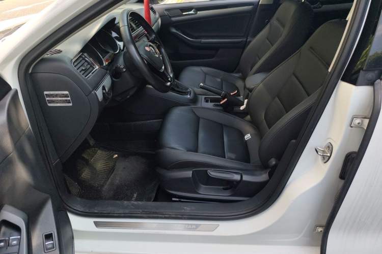 Used Volkswagen Sagitar 2015 230TSI Automatic Comfort Version Left Front Seat