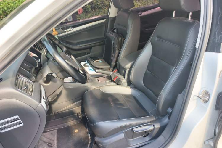 Used Volkswagen Sagitar 2015 1.6L Automatic Comfort Model Left Front Seat