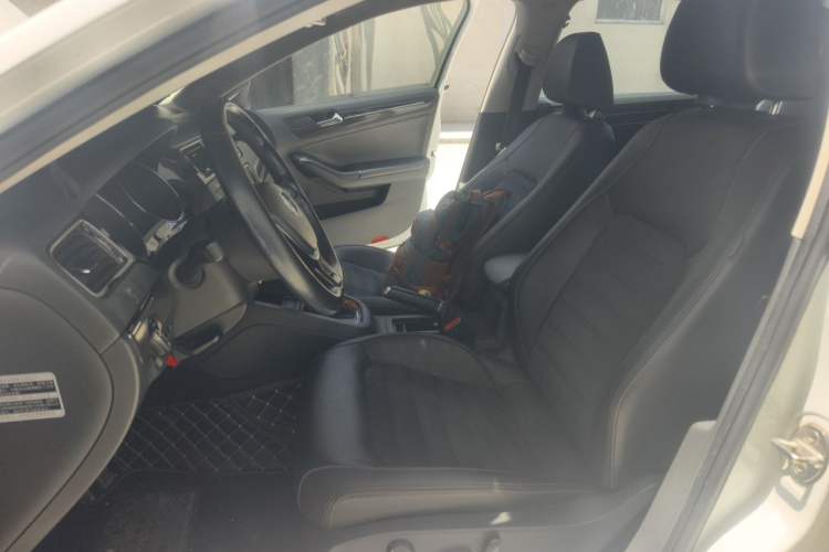 Used Volkswagen Sagitar 2015 230TSI Automatic Luxury Model Left Front Seat