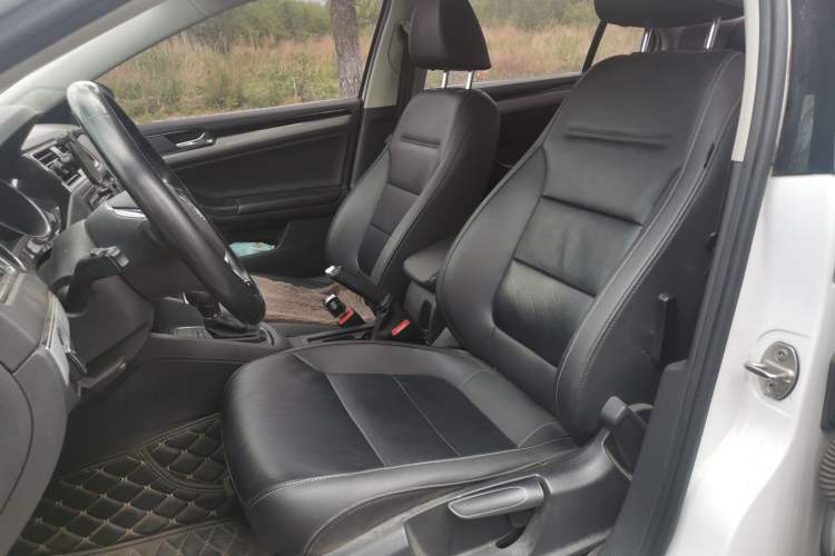 Used Volkswagen Sagitar 2015 1.6L Automatic Comfort Model Left Front Seat