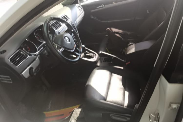Used Volkswagen Sagitar 2015 230TSI Automatic Comfort Version Left Front Seat