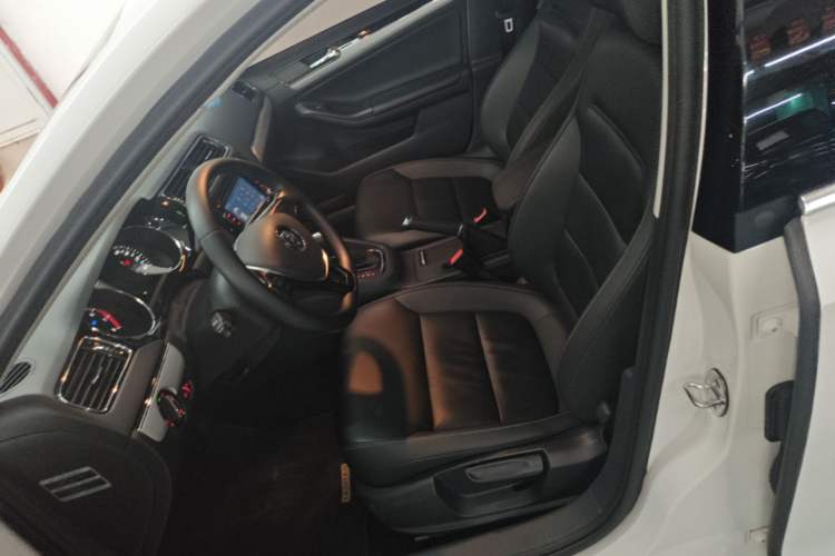 Used Volkswagen Sagitar 2015 1.6L Automatic Comfort Model Left Front Seat