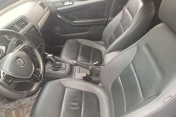 Used Volkswagen Sagitar 2015 230TSI Automatic Comfort Version Left Front Seat