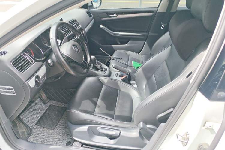 Used Volkswagen Sagitar 2015 1.6L Automatic Comfort Model Left Front Seat