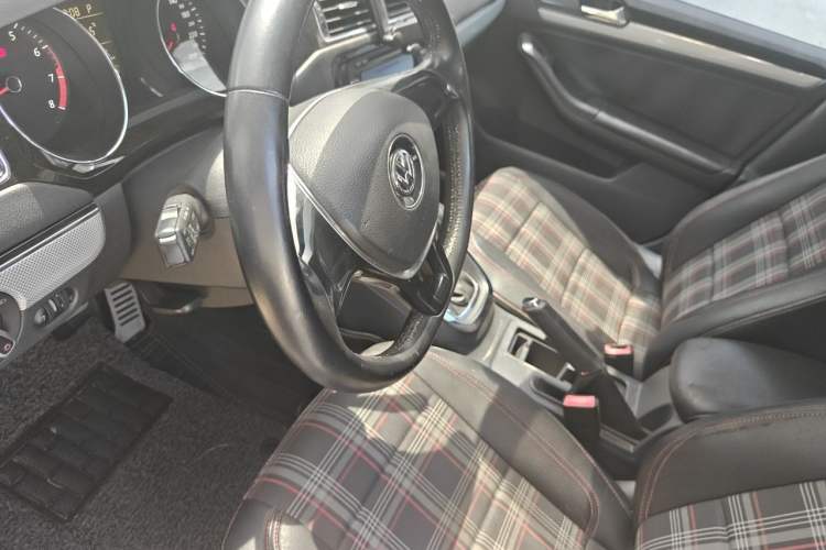 Used Volkswagen Sagitar 2015 1.6L Automatic Comfort Model Left Front Seat