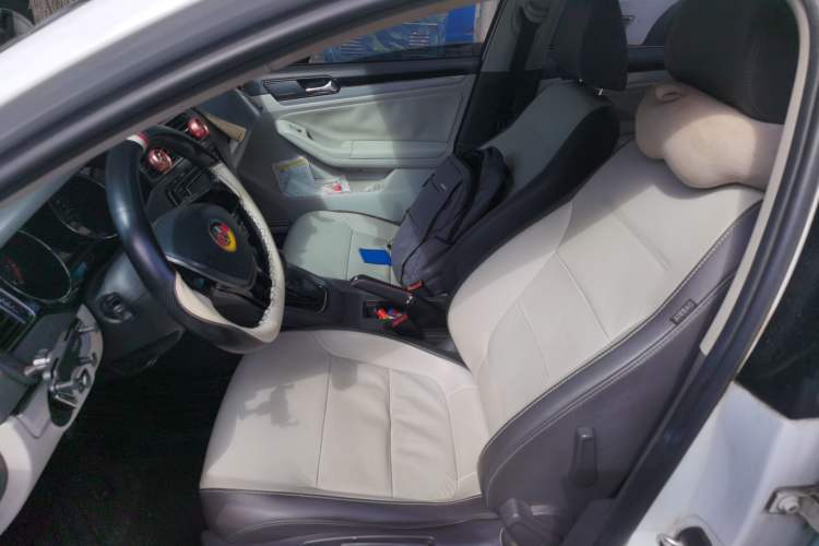 Used Volkswagen Sagitar 2015 230TSI Automatic Comfort Version Left Front Seat