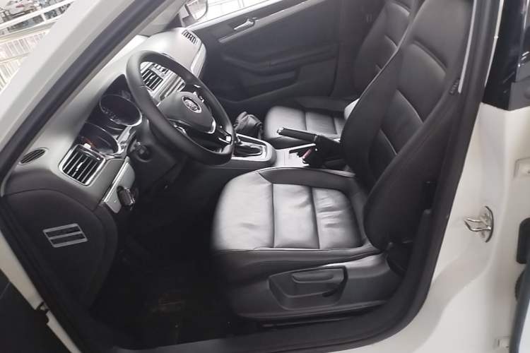 Used Volkswagen Sagitar 2015 1.6L Automatic Comfort Model Left Front Seat