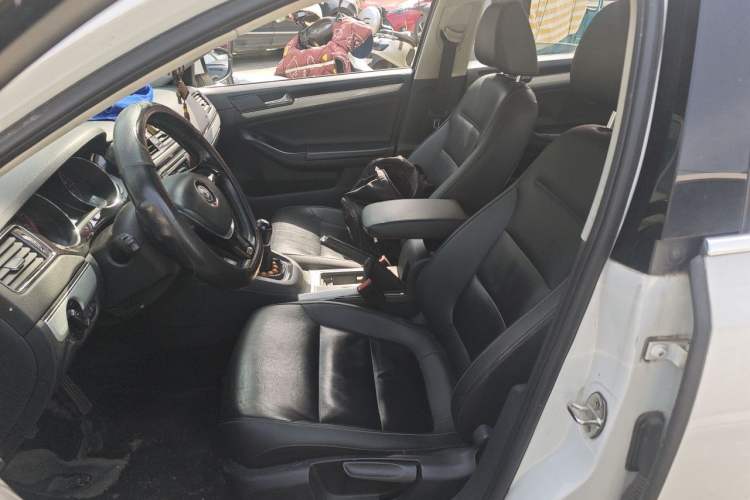 Used Volkswagen Sagitar 2015 230TSI Manual Comfort Version Left Front Seat