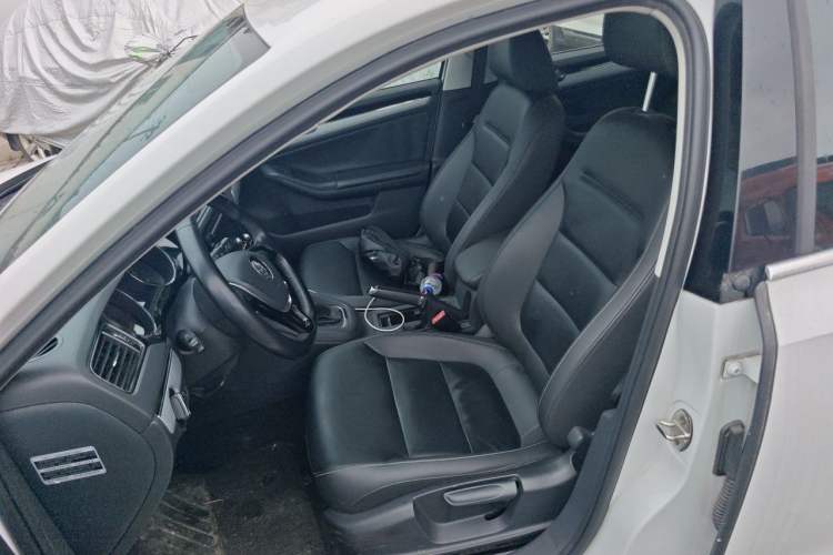 Used Volkswagen Sagitar 2015 1.6L Automatic Comfort Model Left Front Seat