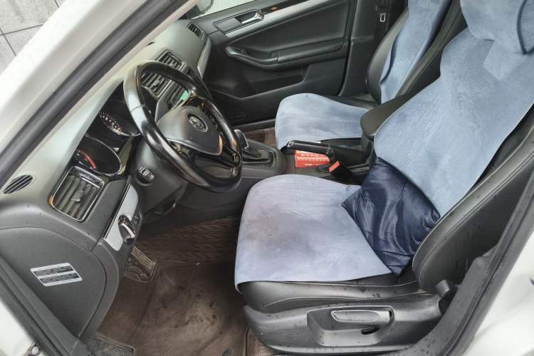 Used Volkswagen Sagitar 2015 230TSI Automatic Comfort Version Left Front Seat
