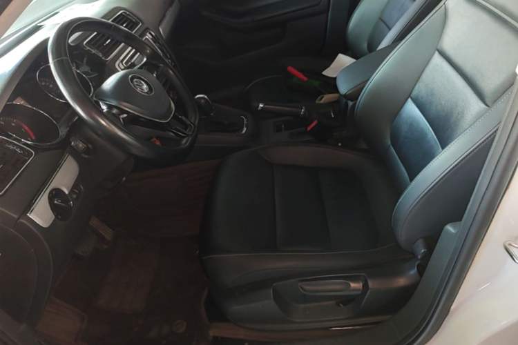 Used Volkswagen Sagitar 2015 1.6L Automatic Comfort Model Left Front Seat