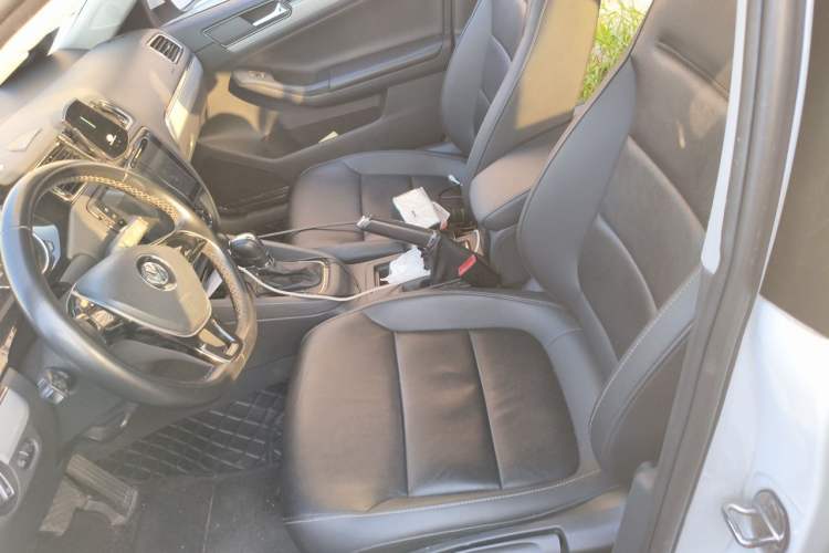 Used Volkswagen Sagitar 2015 230TSI Automatic Comfort Version Left Front Seat