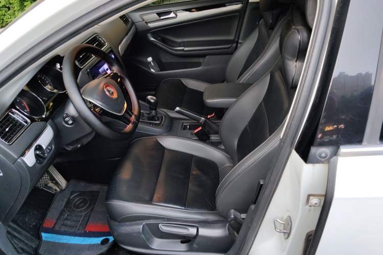 Used Volkswagen Sagitar 2015 1.6L Automatic Comfort Model Left Front Seat