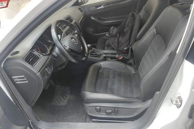 Used Volkswagen Sagitar 2015 230TSI Automatic Luxury Model Left Front Seat