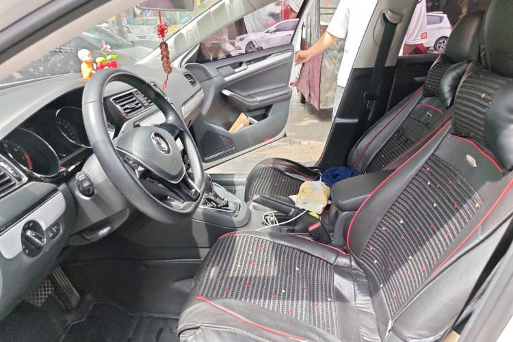 Used Volkswagen Sagitar 2015 230TSI Automatic Comfort Version Left Front Seat