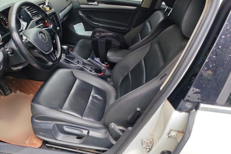 Used Volkswagen Sagitar 2015 230TSI Automatic Comfort Version Left Front Seat