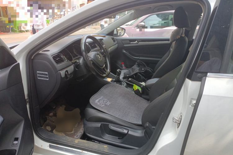 Used Volkswagen Sagitar 2015 1.6L Manual Comfort Model Left Front Seat