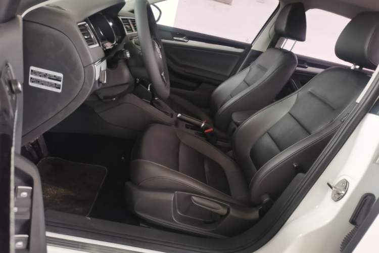 Used Volkswagen Sagitar 2015 1.6L Automatic Comfort Model Left Front Seat