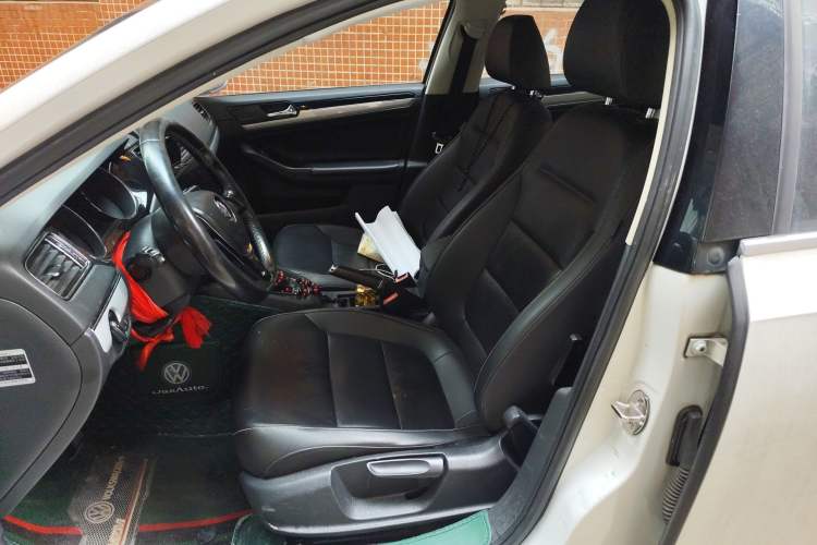 Used Volkswagen Sagitar 2015 230TSI Automatic Comfort Version Left Front Seat