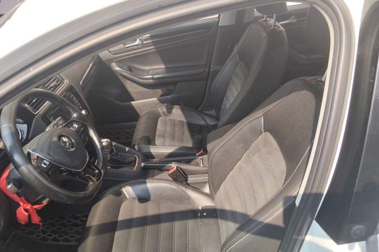 Used Volkswagen Sagitar 2015 230TSI Automatic Luxury Model Left Front Seat