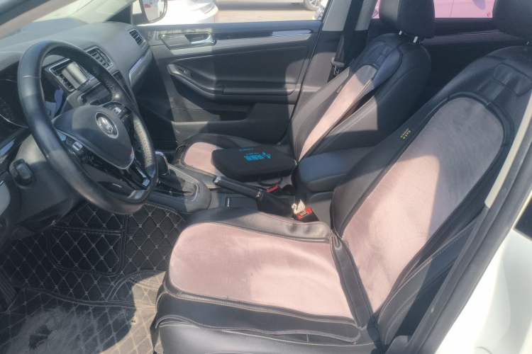 Used Volkswagen Sagitar 2015 230TSI Automatic Comfort Version Left Front Seat