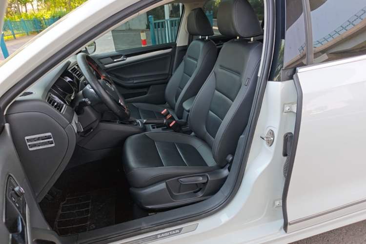 Used Volkswagen Sagitar 2015 230TSI Automatic Comfort Version Left Front Seat
