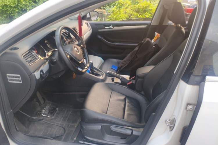 Used Volkswagen Sagitar 2015 1.6L Automatic Comfort Model Left Front Seat